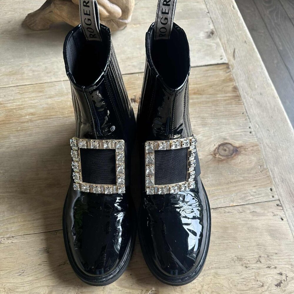 STUNNING ROGER VIVIER LUXURY BLACK PATENT LEATHER CHELSEA BOOTS - SIZE: 39